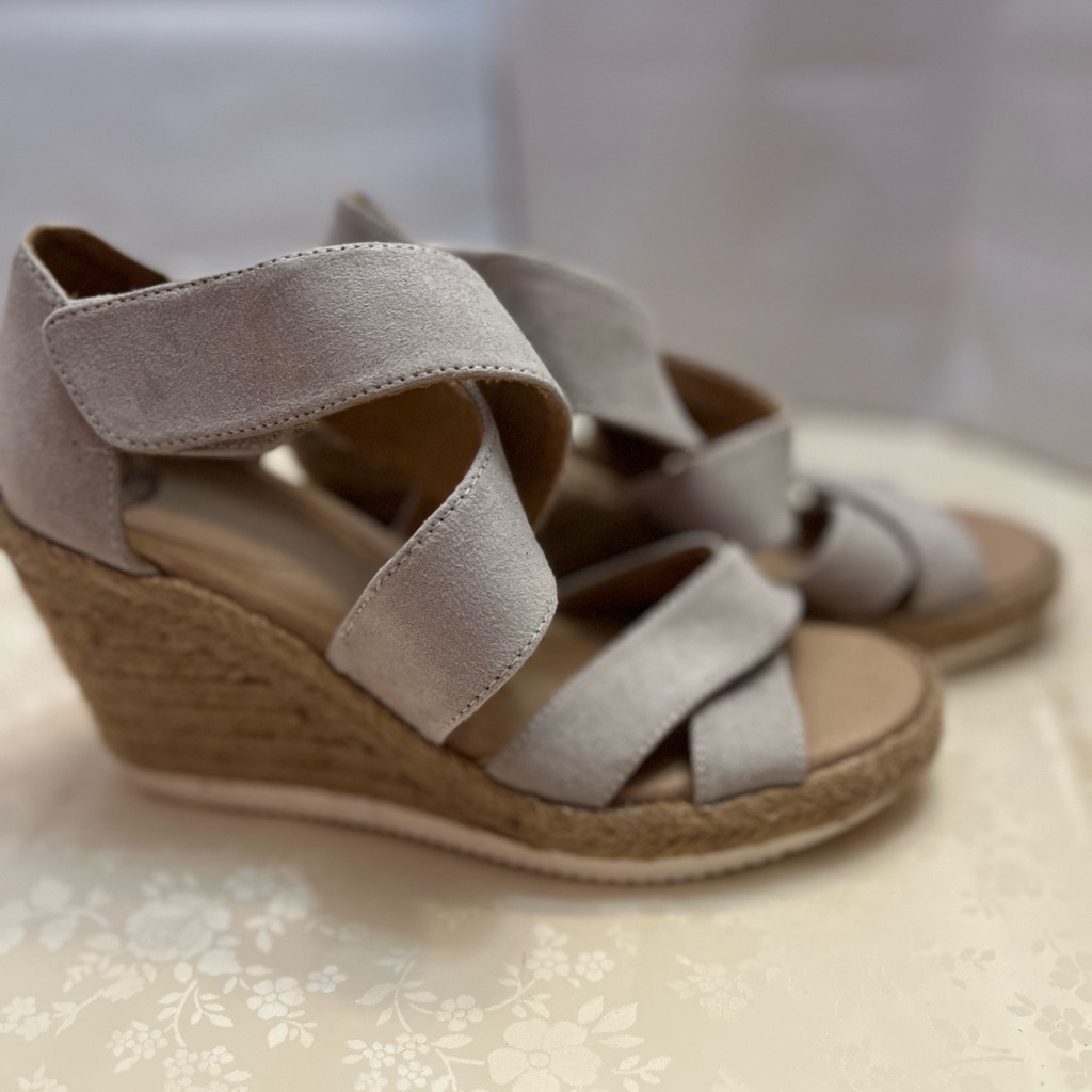 Women’s Taupe Canvas Espadrille With Heel And Velcro Closure.